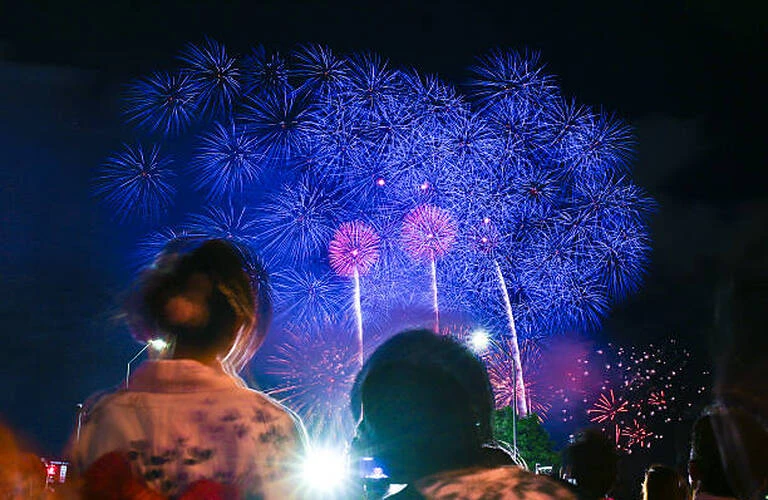 夏のジェルネイルは季節感あふれるデザインで楽しむ│千種区のネイルなら《はあとねいる本山店》